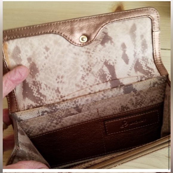 B. Makowsky Metallic Bronze Leather Wallet - Picture 4 of 7